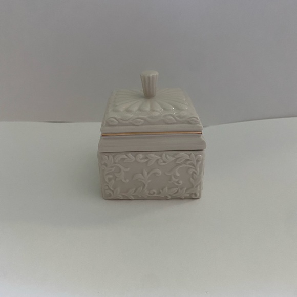 Multi-Use Box - Picture 3 of 7